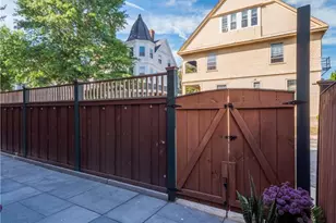 17 Lincoln St, Newport, RI 02840 - Photo 9