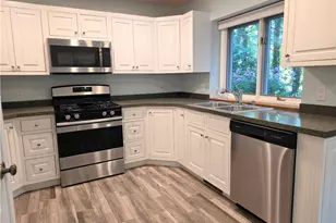 203 Dean Ridge Ct, Cranston, RI 02920 - Photo 11