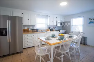 19 Crest St, Middletown, RI 02842 - Photo 9