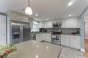 7 Wilbur Ave, Newport, RI 02840 - Photo 3