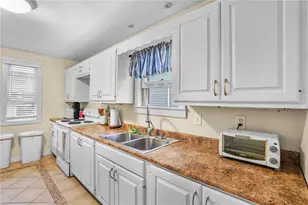 12 Hammond St, Newport, RI 02840 - Photo 9