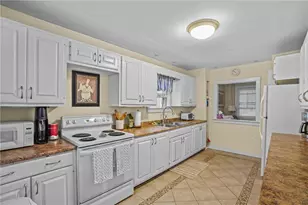 12 Hammond St, Newport, RI 02840 - Photo 7