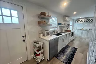 23 Anthony St, Newport, RI 02840 - Photo 13