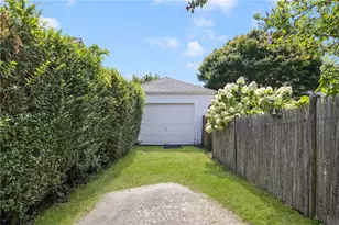 10 Eustis Ave, Newport, RI 02840 - Photo 43