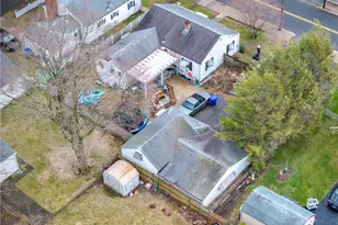 496 Beverage Hill Ave, Pawtucket, RI 02861 - Photo 5