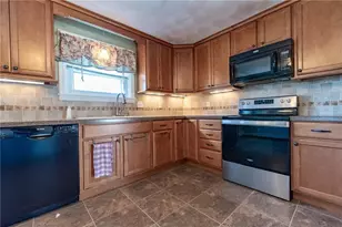 88 Beaufort St, Providence, RI 02908 - Photo 13