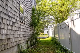 94 Waverly St, Warwick, RI 02889 - Photo 5