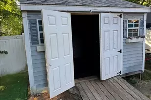 94 Waverly St, Warwick, RI 02889 - Photo 3