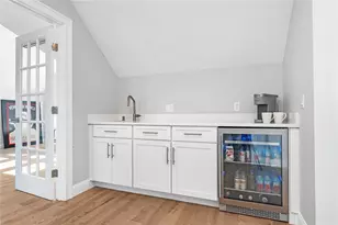 1046 Ocean Rd, Narragansett, RI 02882 - Photo 25