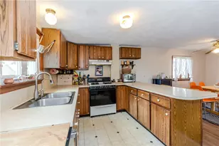 339 Beverage Hill Ave, Pawtucket, RI 02861 - Photo 17