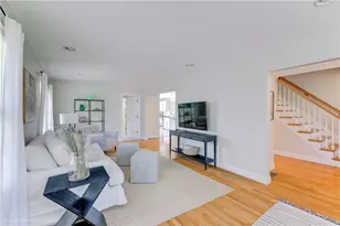 17 Clinton St, Newport, RI 02840 - Photo 3