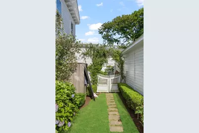 729 Bellevue Avenue #Cottage, Newport, RI 02840 - Photo 15