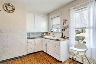 136 Hillside Ave, Pawtucket, RI 02860 - Photo 11