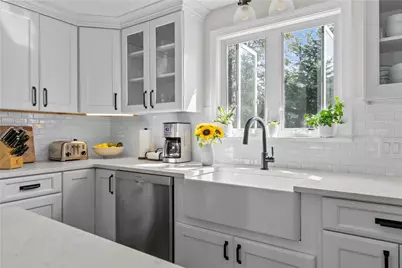 62 Beachmount Avenue, Bristol, RI 02809 - Photo 17