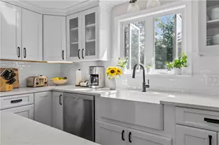 62 Beachmount Ave, Bristol, RI 02809 - Photo 17