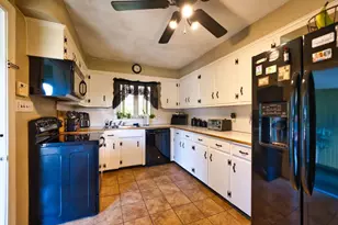 896 Main Rd, Tiverton, RI 02878 - Photo 17