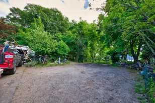 898 Main Rd, Tiverton, RI 02878 - Photo 5