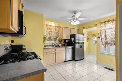 53 Wampanoag Trail, East Providence, RI 02915 - Photo 3