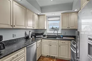 492 Thames St, Newport, RI 02840 - Photo 11