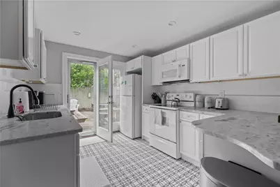 19 Warren Avenue #19, Middletown, RI 02842 - Photo 5