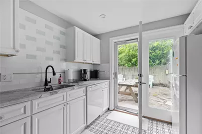 19 Warren Avenue #19, Middletown, RI 02842 - Photo 7