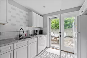 19 Warren Ave, Middletown, RI 02842 - Photo 7