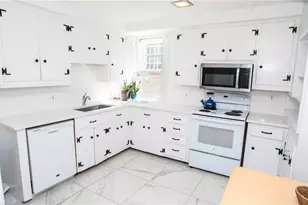 34 Bull St, Newport, RI 02840 - Photo 17