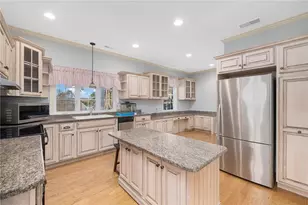 29 Fairview Ave, West Warwick, RI 02893 - Photo 11