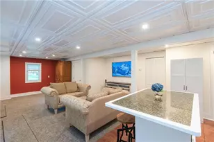 554 E Main Rd, Middletown, RI 02842 - Photo 5