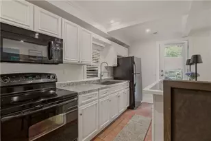 554 E Main Rd, Middletown, RI 02842 - Photo 9