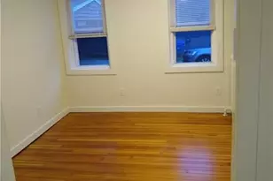 27 Mt Vernon St, Newport, RI 02840 - Photo 5