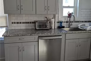 27 Mt Vernon St, Newport, RI 02840 - Photo 11