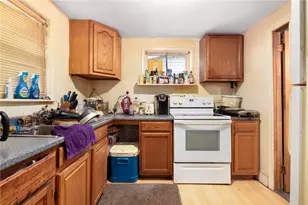 10 Grove St, West Warwick, RI 02893 - Photo 15