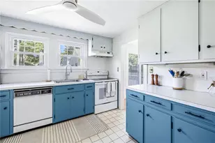 16 Reed St, Tiverton, RI 02878 - Photo 9