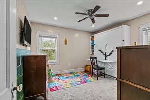 129 Bliss Mine Rd, Newport, RI 02840 - Photo 9