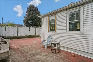 30 Touro St, Providence, RI 02904 - Photo 37