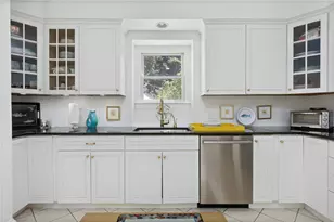 553 Bellevue Ave, Newport, RI 02840 - Photo 11