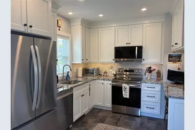 65 Maple Avenue, Middletown, RI 02842 - Photo 11