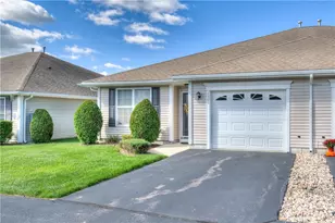 1901 Village Green Cir, Coventry, RI 02816 - Photo 3