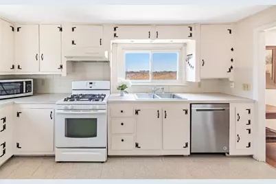 124 Houston Avenue, Narragansett, RI 02882 - Photo 19