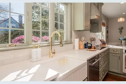 26 Vernon Avenue, Newport, RI 02840 - Photo 1