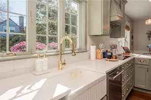 26 Vernon Ave, Newport, RI 02840 - Photo 1