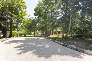 112 Harrison Ave, Newport, RI 02840 - Photo 27