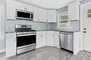 94 Holmes Ave, Warwick, RI 02886 - Photo 7