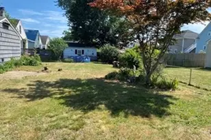 77 Manistee St, Pawtucket, RI 02761 - Photo 9