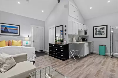 137 W Main Road #REAR, Middletown, RI 02842 - Photo 5