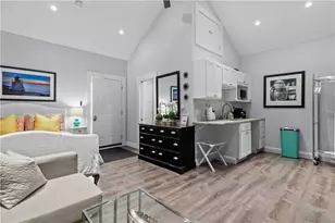 137 W Main Rd, Middletown, RI 02842 - Photo 5