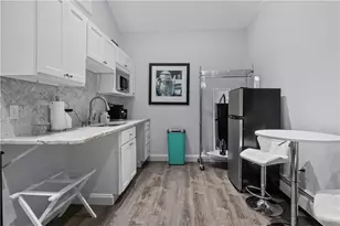 137 W Main Rd, Middletown, RI 02842 - Photo 9