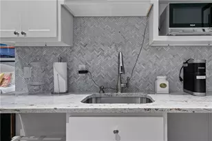 137 W Main Rd, Middletown, RI 02842 - Photo 11