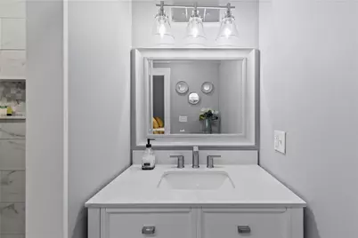 137 W Main Road #REAR, Middletown, RI 02842 - Photo 17